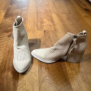 Dolce Vita Woman’s Heeled Booties Size 10